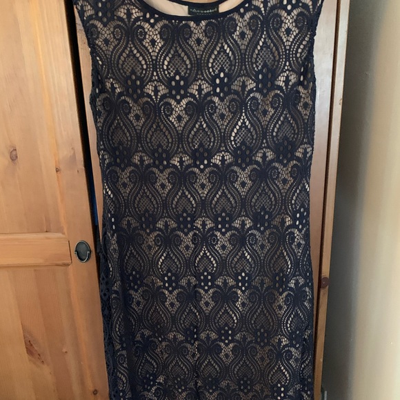 Lacey dress size 10 - Picture 2 of 3